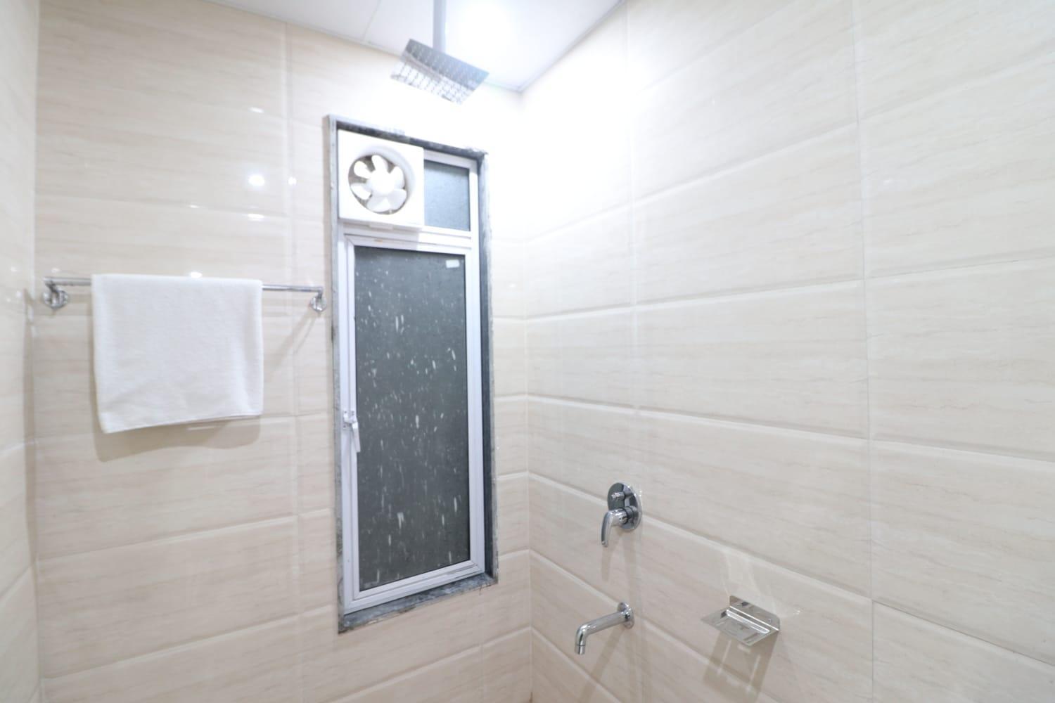 Hotel King Plaza Near Delhi Airport 4*